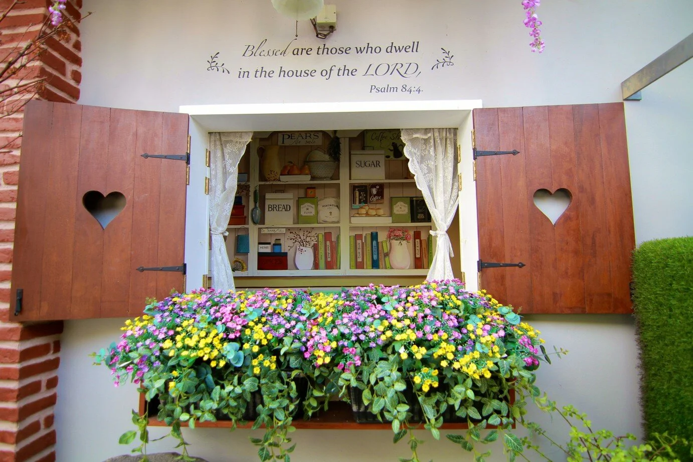 Cottage Window on 3rd floor_Holland Village